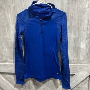Under Armour S cold gear long sleeve pullover. R1